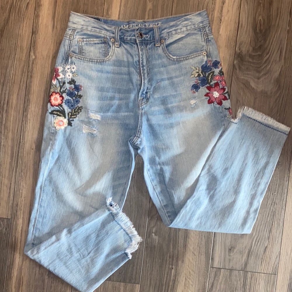 American Eagle Outfitters Mom Jeans